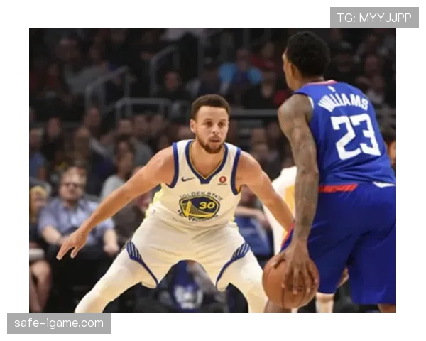 利弗斯季后赛闪耀全场,关键表现引领球队挺进下一轮 利弗斯季后赛闪耀全场,关键表现引领球队挺进下一轮