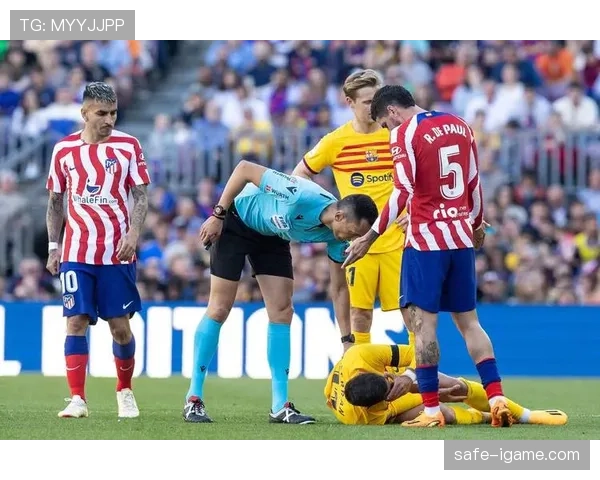 裁判争议成焦点,关键判罚左右本轮足球赛事走向 裁判争议成焦点,关键判罚左右本轮足球赛事走向