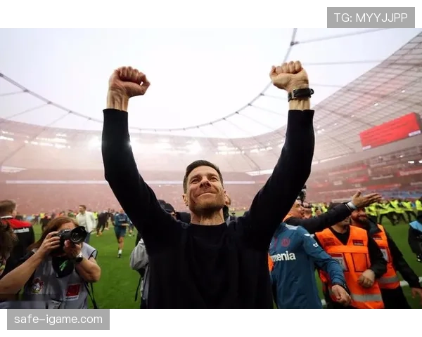 阿隆索执教拜仁：战术革新与辉煌战绩背后的崛起之路