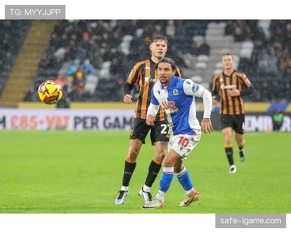 赫尔城新援黑橙虎闪耀赛场，状态回暖点燃赛季希望