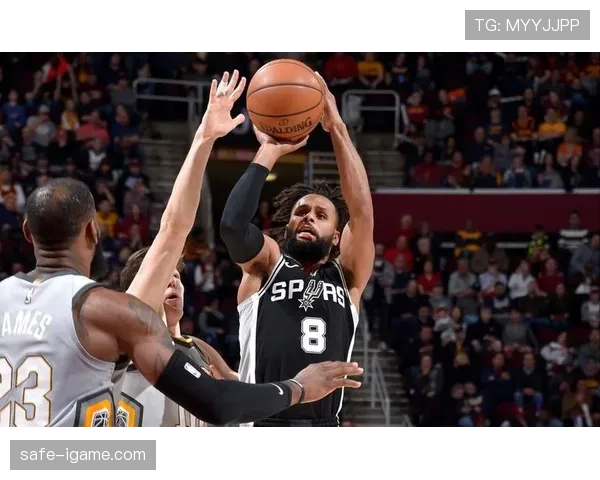 帕蒂·米尔斯无球跑位提升快攻效率，关键时刻得分能力超越队内其他射手